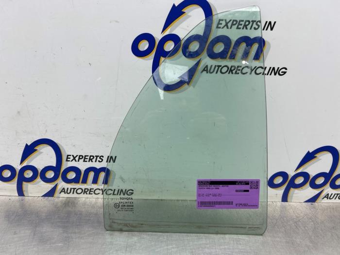 Usados Ventanilla triangular derecha detrás Toyota Yaris II (P9) 1.3 16V VVT-i Precio € 20,00 Norma de margen ofrecido por Gebr Opdam B.V.