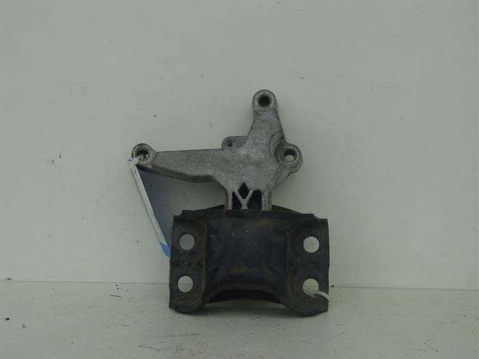 Used Engine mount Renault Twingo II (CN) 1.2 Price € 26,00 Margin scheme offered by Gebr Opdam B.V.
