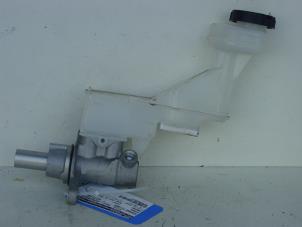 Używane Glówny cylinder hamulcowy Nissan Qashqai (J10) 1.6 16V Cena na żądanie oferowane przez Gebr Opdam B.V.
