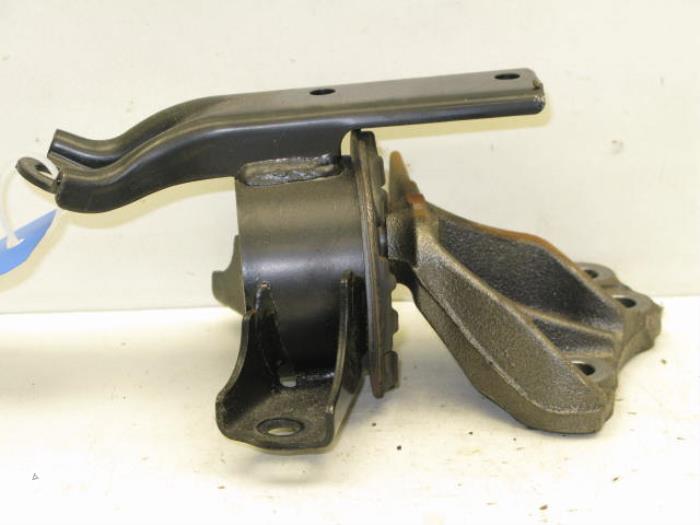 Usagé Support moteur Mitsubishi Space Star (A0) 1.2 12V Prix € 26,00 Règlement à la marge proposé par Gebr Opdam B.V.