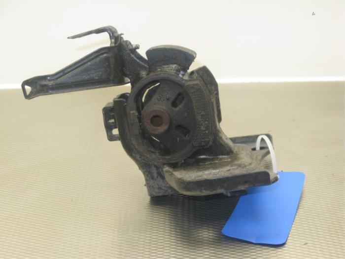 Gearbox mount from a Toyota Auris (E15) 1.8 16V HSD Full Hybrid 2012