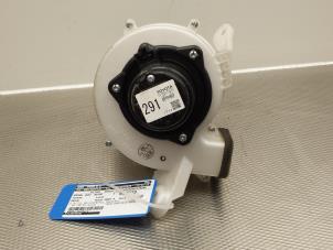 Usados Motor de ventilador de calefactor Toyota Prius (NHW20) 1.5 16V Precio de solicitud ofrecido por Gebr Opdam B.V.