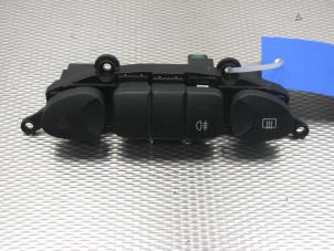 Usados Interruptor Hyundai H-1/H-200 2.5 Tdi Precio de solicitud ofrecido por Gebr Opdam B.V.