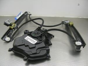 Używane Mechanizm szyby lewej przedniej wersja 4-drzwiowa Seat Ibiza ST (6J8) 1.2 TDI Ecomotive Cena € 50,00 Procedura marży oferowane przez Gebr Opdam B.V.