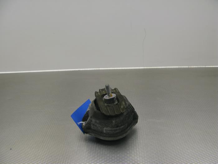 Usagé Support moteur BMW 5 serie Touring (E61) 520d 16V Edition Fleet Prix € 21,00 Règlement à la marge proposé par Gebr Opdam B.V.