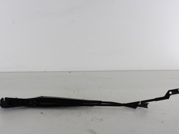 Front wiper arm from a Volkswagen Polo V (6R) 1.2 TSI 2013