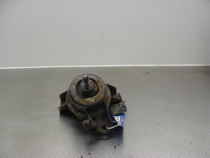 Used Engine mount Kia Carens III (FG) 2.0i CVVT 16V Price € 30,00 Margin scheme offered by Gebr Opdam B.V.
