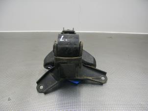 Used Gearbox mount Kia Carens III (FG) 2.0i CVVT 16V Price on request offered by Gebr Opdam B.V.