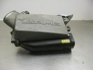 Używane Obudowa filtra powietrza Mercedes C (W204) 6.2 C-63 AMG V8 32V Cena € 50,00 Procedura marży oferowane przez Gebr Opdam B.V.