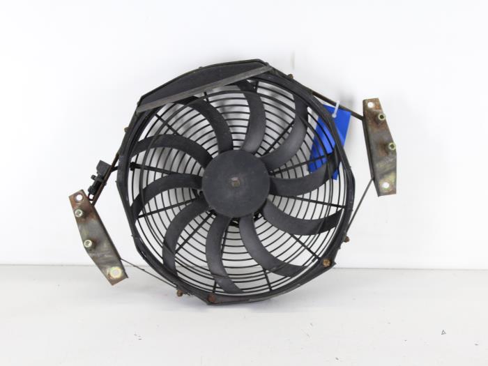 Air conditioning cooling fans from a BMW 3 serie (E46/4) 318i 2001
