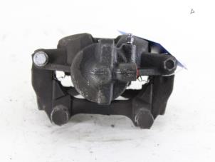 Usados Pinza de freno derecha delante Opel Corsa D 1.3 CDTi 16V ecoFLEX Precio € 30,00 Norma de margen ofrecido por Gebr Opdam B.V.