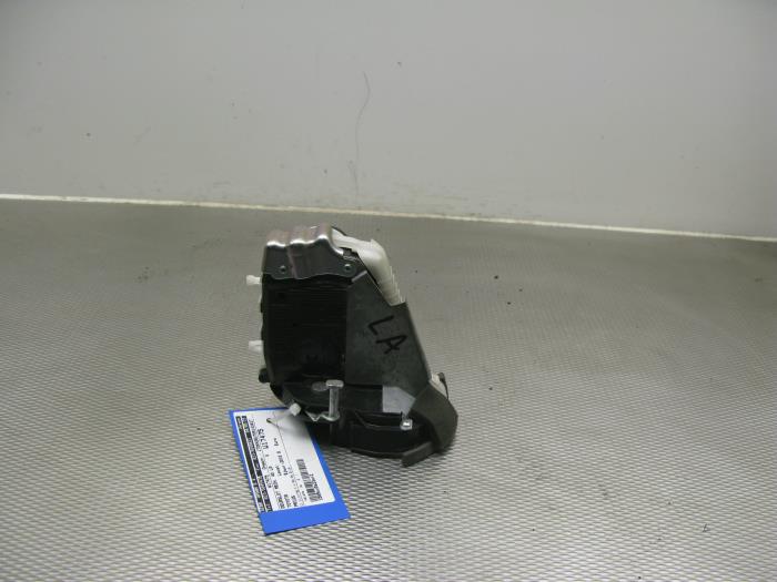 Rear door lock mechanism 4-door, left from a Toyota Prius (ZVW3) 1.8 16V 2010