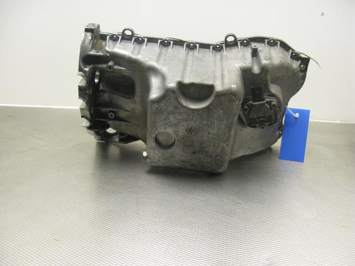 Usagé Couvercle carter Volkswagen Touareg (7LA/7L6) 3.2 V6 24V Prix € 64,00 Règlement à la marge proposé par Gebr Opdam B.V.