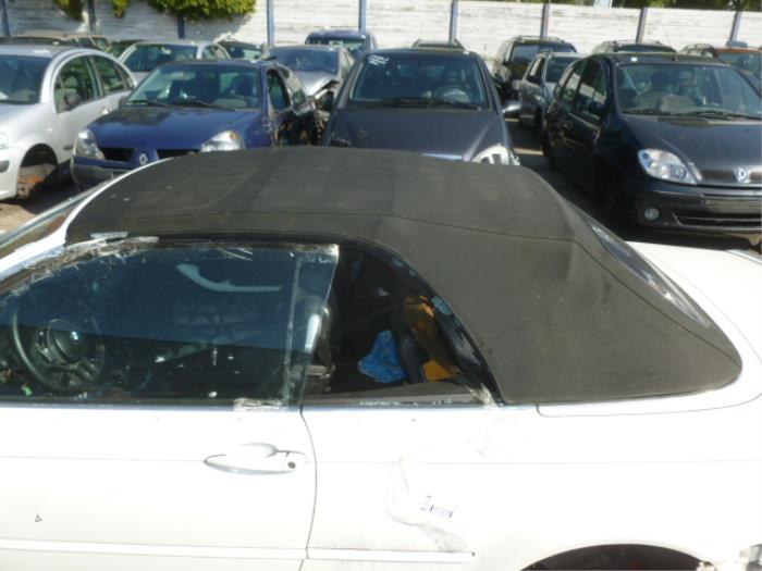 Soft-top from a BMW 3 serie (E46/2C) 323 Ci 24V 2000