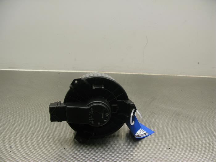 Heating and ventilation fan motor from a Suzuki Swift (ZA/ZC/ZD1/2/3/9) 1.3 VVT 16V 2008