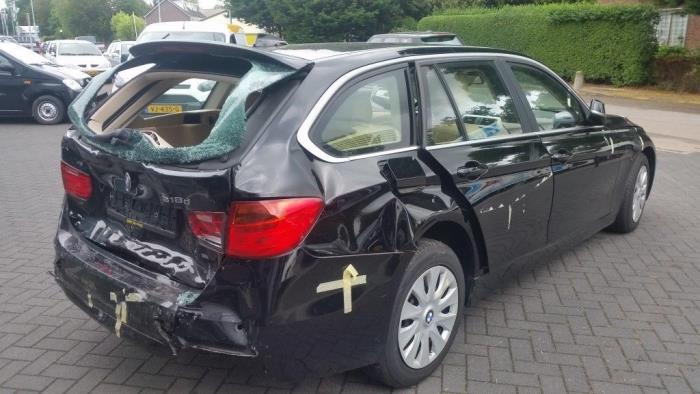 Begagnade Underram BMW 3 serie Touring (F31) 318d 2.0 16V Pris € 85,00 Marginaltabell erbjuds av Gebr Opdam B.V.