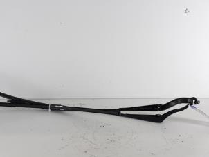 Used Front wiper arm Opel Corsa D 1.2 16V Price € 15,00 Margin scheme offered by Gebr Opdam B.V.