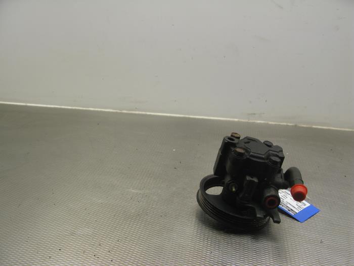 Usagé Pompe de direction Kia Carens II (FJ) 1.6i 16V Prix sur demande proposé par Gebr Opdam B.V.