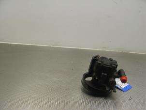 Used Power steering pump Kia Carens II (FJ) 1.6i 16V Price on request offered by Gebr Opdam B.V.