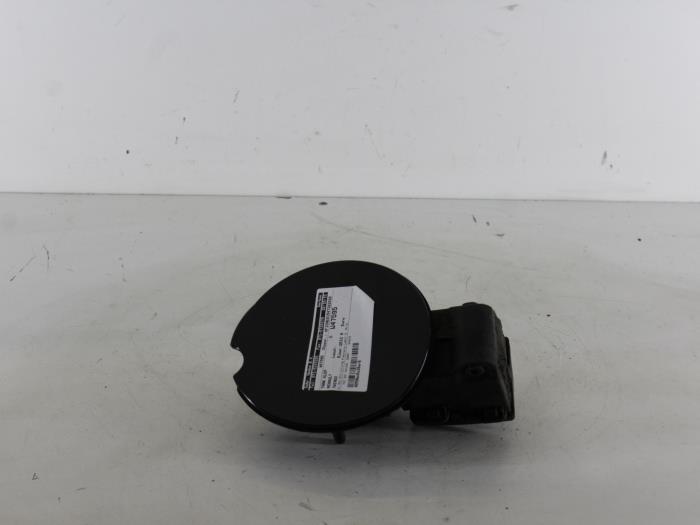 Tank cap cover from a Renault Twingo II (CN) 1.5 dCi 90 FAP 2012