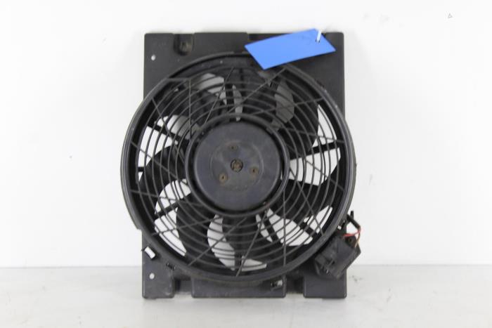 Air conditioning cooling fans from a Opel Astra G Caravan (F35) 1.6 16V 2000