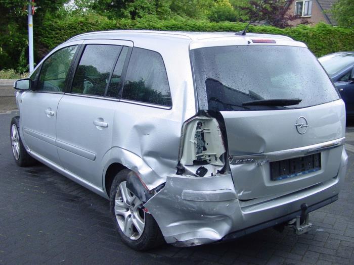 Usados Ventanilla triangular izquierda detrás Opel Zafira (M75) 1.8 16V Ecotec Precio € 13,00 Norma de margen ofrecido por Gebr Opdam B.V.