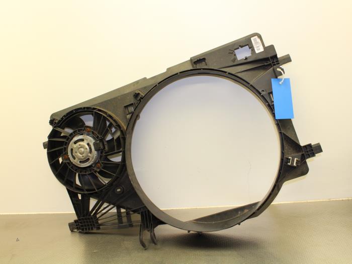 Air conditioning cooling fans from a Renault Master IV (MA/MB/MC/MD/MH/MF/MG/MH) 2.3 dCi 16V 2011