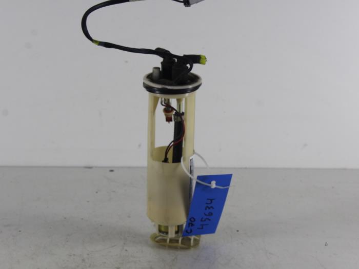 Petrol pump from a Volvo C70 (NK) 2.3 T5 20V 1998