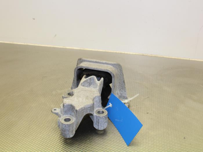 Engine mount from a Renault Twingo II (CN) 1.2 16V 2012