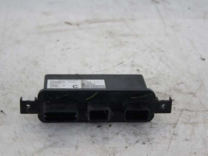 Usagé Module (divers) Renault Modus/Grand Modus (JP) 1.6 16V Prix € 51,00 Règlement à la marge proposé par Gebr Opdam B.V.