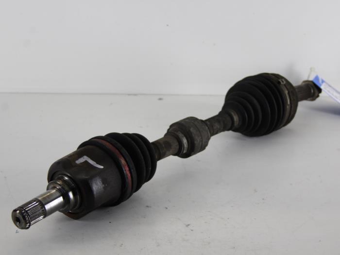 Gebrauchte Antriebswelle links vorne Mitsubishi Colt (CJ) 1.3 GL,GLX 12V Preis € 21,00 Margenregelung angeboten von Gebr Opdam B.V.