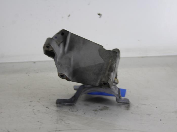 Usagé Support moteur Volvo V70 (BW) 2.5 T 20V Prix € 64,00 Règlement à la marge proposé par Gebr Opdam B.V.