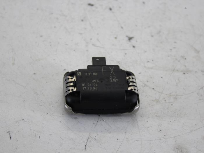 Begagnade Regnsensor Opel Astra H SW (L35) 1.3 CDTI 16V Ecotec Pris € 17,00 Marginaltabell erbjuds av Gebr Opdam B.V.
