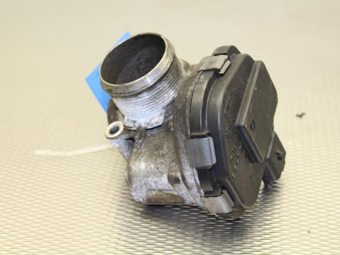 Usagé Boitier papillon Volvo C30 (EK/MK) 1.6 D2 16V Prix € 42,00 Règlement à la marge proposé par Gebr Opdam B.V.