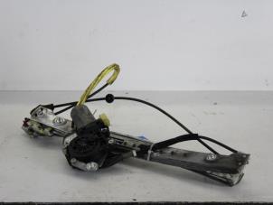Used Window mechanism 2-door, front right BMW 3 serie (E46/4) 318d 16V Price on request offered by Gebr Opdam B.V.
