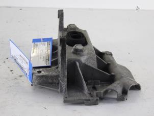 Used Gearbox mount Renault Clio III Estate/Grandtour (KR) 1.5 dCi FAP Price on request offered by Gebr Opdam B.V.