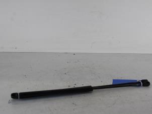Used Set of tailgate gas struts Ford Mondeo III Wagon 2.0 16V Price € 19,00 Margin scheme offered by Gebr Opdam B.V.
