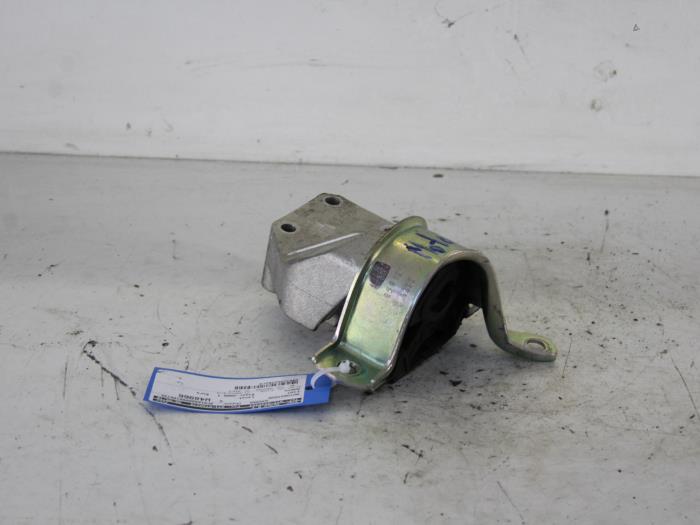 Usagé Support moteur Fiat Punto II (188) 1.2 16V 3-Drs. Prix € 17,00 Règlement à la marge proposé par Gebr Opdam B.V.