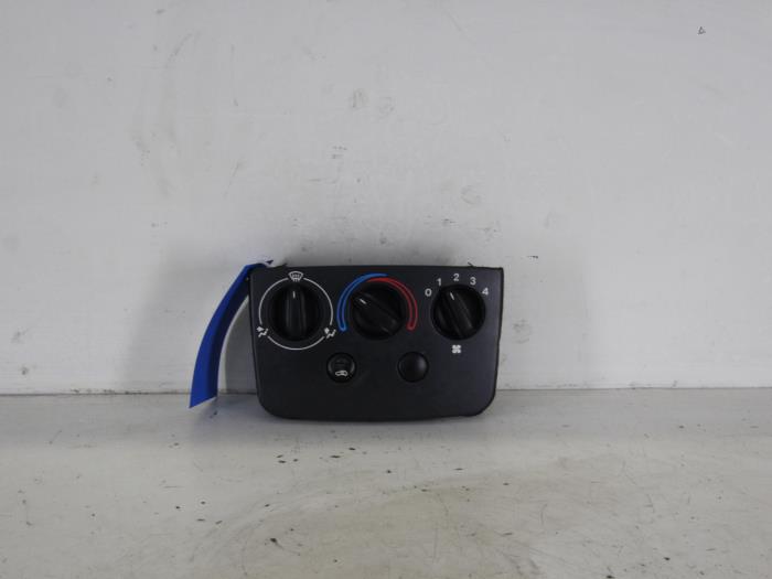 Begagnade Värmekontrollpanel Mazda 121 (JA/JB) 1.25i 16V Pris € 17,00 Marginaltabell erbjuds av Gebr Opdam B.V.