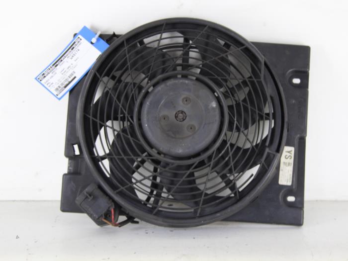 Air conditioning cooling fans from a Opel Astra G Caravan (F35) 1.7 DTI 16V Eco4 2001