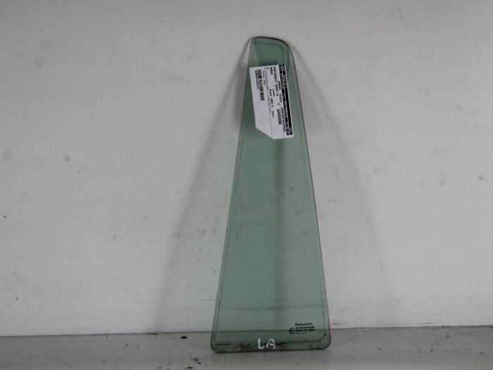 Usados Ventanilla triangular izquierda detrás Mazda 2 (NB/NC/ND/NE) 1.4 16V Precio de solicitud ofrecido por Gebr Opdam B.V.