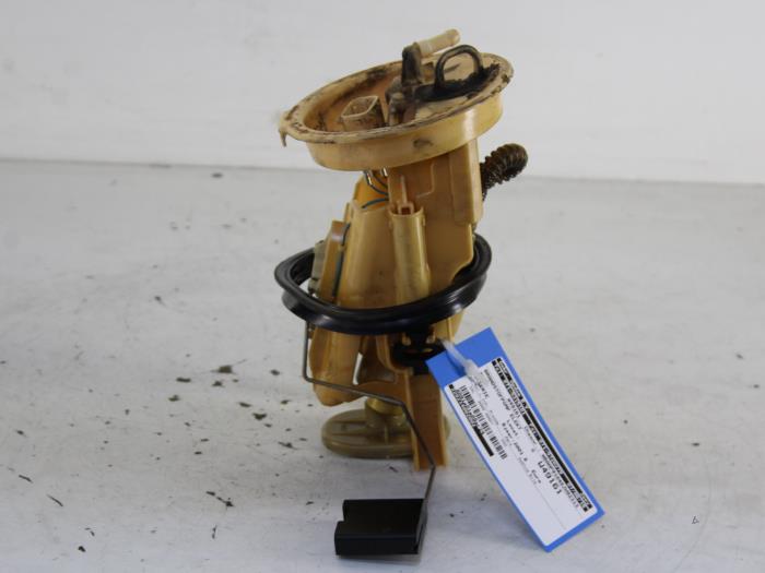 Electric fuel pump from a BMW 3 serie Touring (E46/3) 330d 24V 2001