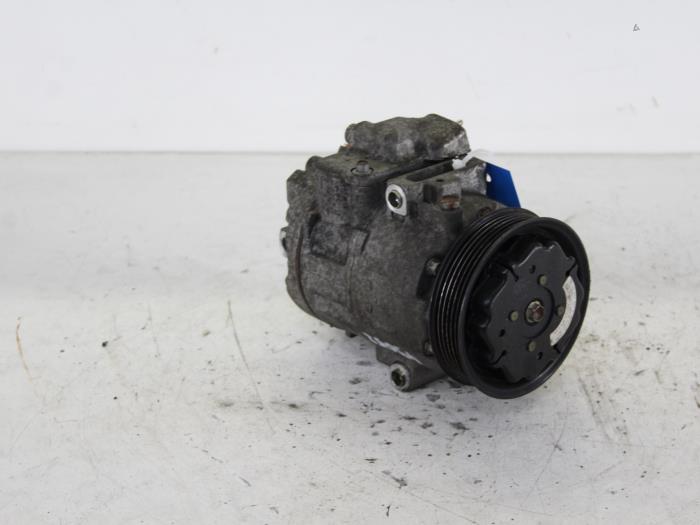 Usagé Pompe clim Volkswagen Golf IV (1J1) 1.6 FSI 16V Prix € 35,00 Règlement à la marge proposé par Gebr Opdam B.V.