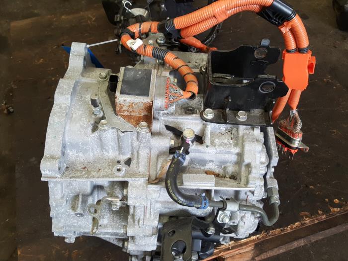 Gearbox from a Toyota Yaris III (P13) 1.5 16V Hybrid 2013