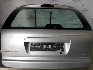 Używane Tylna klapa Chrysler Voyager/Grand Voyager (RG) 2.4i 16V Cena € 100,00 Procedura marży oferowane przez Gebr Opdam B.V.