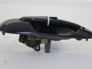 Used Rear door handle 4-door, right Chrysler Voyager/Grand Voyager (RG) 2.4 16V Price on request offered by Gebr Opdam B.V.
