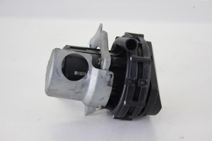Exhaust air pump from a BMW 3 serie (E46/4) 320i 24V 2004