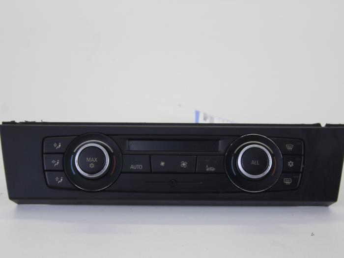 Heater control panel from a BMW 3 serie (E90) 318d 16V 2010
