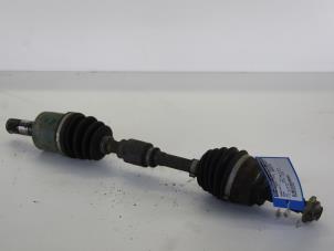 Usagé Arbre de transmission avant gauche Mazda 323 (BJ12) 2.0DTiD Prix € 25,00 Règlement à la marge proposé par Gebr Opdam B.V.