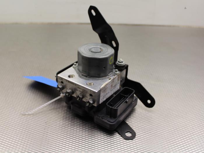 ABS pump Renault Kangoo Express 1.5 dCi 75 FAP 8201240013 K9KB6 BOSCH